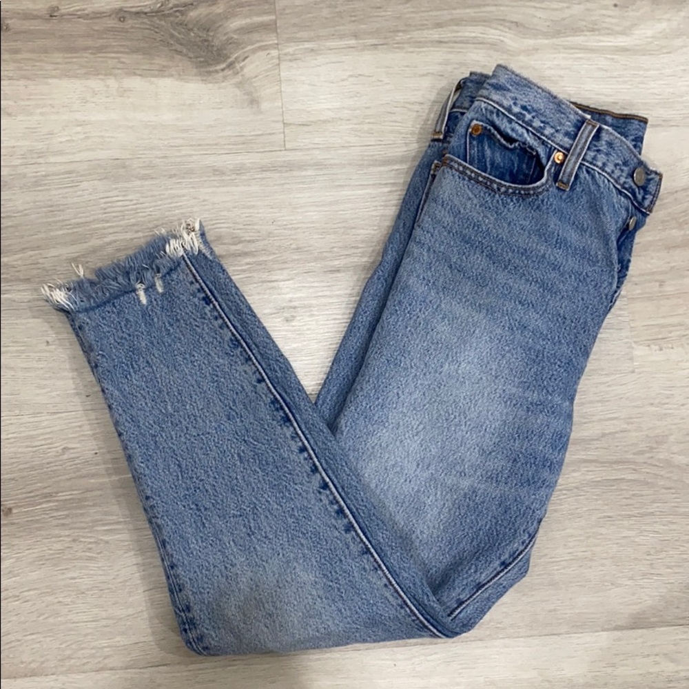 Levi Wedgie Icon Fit Jeans - Picture 1 of 2